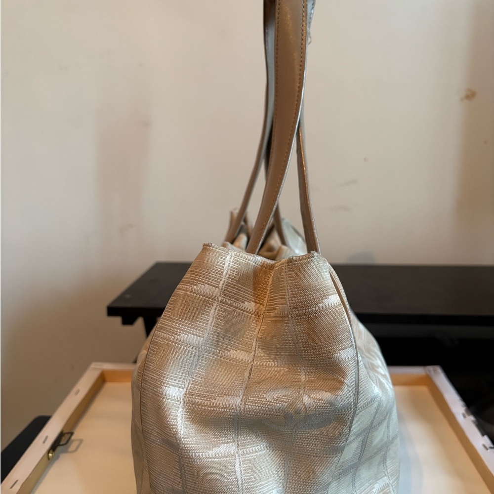 Authentic Chanel New Travel Line MM Tote Bag in Classic Beige - Picture 3 of 16